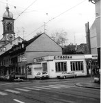 Klybeckstrasse/Ecke Bläsiring mit dem Velogeschäft und Garage P.Chabeau, (früher Post PTT) im Hintergrund die Josephskirche, 1980