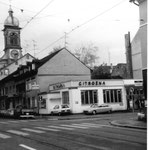 Klybeckstrasse/Ecke Bläsiring mit dem Velogeschäft und Garage P.Chabeau, (früher Post PTT) im Hintergrund die Josephskirche, 1980