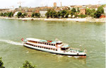 Das grosse, schöne und elegante zweistöckige BPG-Personenschiff «Rheinfelden» von der Pfalz aus aufgenommen, 1980
