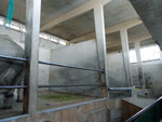 Innenaufnahme der Architektur des ehemaligen Nashorn- und Elefantenhauses (rechts waren die Nashörner und links die Elefanten) 2014