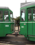 Die Wagenkupplung des Motorwagens Be 4/4 Nr. 461 und des Anhängewagens Nr. 1464 an der Haltestelle Bruderholz, 2015