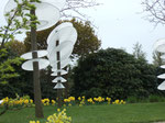 "Baumröcke", Flies, Draht, BT 30 - 90 cm, H 5 - 20 cm, Bad Zwischenahn, Park der Gärten, BBK, 2006