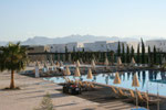 Blick auf den Pool vom Hotel