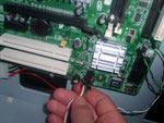 Se desconectan los cables de los LEDs del panel frontal