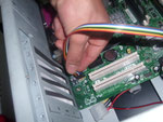 Se desconectan los cables de la USB del panel frontal