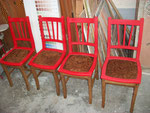 inversement haut de chaise en peinture à l'huile rouge de cadmium, assise et piétement vernis huile.