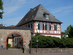 eines der vielen Fachwerkhäuser in Geisenheim/one of the many timbered houses in Geisenheim