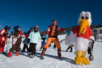 Clown Timo et SiSU font du ski