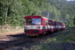 810 528 verläßt am 8.7.2012 den Bahnhof Dubi in Richtung Moldava.