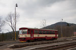 810 165 im Bahnhof Jedlova vor dem gleichnamigen Berg am 11.4.2012