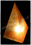 Pyramidenlampe mit Blütenmuster