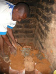 SMECAO Mkombozi stove technician (Athmani) demostrating to TOT how to use moulds for contruction