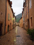 La rue des Barrys en direction de la place de la mairie