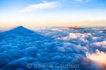Vue du sommet du Cotopaxi (5897 m) au lever du soleil (Equateur)