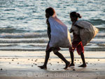 Ramassage de coquillages sur Otres Beach - Sihanoukville (Cambodge)