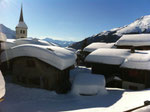 Schwer lastet der Schnee auf den Dächern