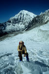 Yala Peak beim Abstieg mit Langtang Lirung  7234 m im Hintergrund