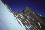 Alpinist solo in der Lenzwand mit  NW-Grat zum Nadelhorn 4327 m