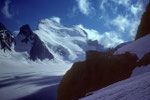 Refuge Écrins 3170m, la Barre Noir 3751 m und Barre des Écrins 4102 m mit Dome