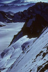 Blick vom Gipfel in die Nordflanke mit Aufstiegsspur