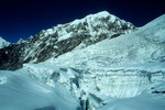 Gletscherbruch mit Langtang Lirung  7234 m im Hintergrund