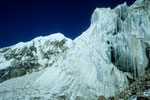 Eisformationen und Langtang Lirung 7234 m