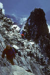  Michael und Walti, dahinter der Gr. Gendarm 4091 m und unten Saas Fee 1798 m