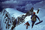 Abstieg von der Parrotspitze 4432 m mit dem Ziel Ludwigshöhe 4341 m rechts aussen