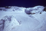 Aufstiegsspur durch die Seraczone in der Nordflanke der Barre des Écrins 4102 m