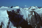 Ochs 3900 m, Gross Fiescherhorn 4049 m mit Montblanc 4807 m in der Ferne