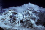 Everest Westschulter 7205 m, Mount Everest 8848 m in Wolken und Nuptse 7879 m