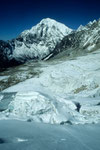 Gletscherbruch und Langtang Lirung 7234 m