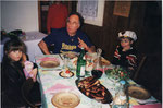 Michela, Nonno Mario und Giorgo mit Grillplatte