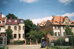 ....ein Bild wie sich das "neue" Haus in die Strasse einfügt.