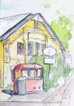 Kulturzentrum Brakula in Hamburg Bramfeld mit altem Frontteil der Hamburger U-Bahn in rot lackiert altes Haus Kugelschreiber Skizze Urban Sketching Hochformat A5 gelb rot grün grau orange hellblau