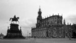 Hofkirche in Dresden mit Denkmal, Lochkamerafotografie, Schwarzweißfoto, Enno Franzius