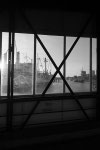 Durchblick Überseebrücke, Hochformat, Hafen, Cap San Diego, Fotografie, schwarzweiß, Enno Franzius