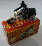 Matchbox 33C Honda 750 Police Motocycle / Rahmen weiß / Aufkleber Police / Speichen schwarz / Motorblock chrom / Sitz schwarz / Fahrer dunkelblau