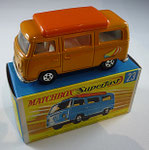 23A VW Camper orange / Einrichtung weiß / mit Segelaufkleber