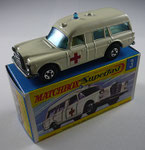03A Mercedes Benz Ambulance - 2. Gußvariante mit breiten SF-Rädern / Heckklappe geht zu öffnen / creme / Verglasung blau