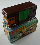 Matchbox 40B Horse Box / orange / Aufbau schokoladen / Tür grün / Bodenplatte schwarz