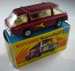 22B Freeman Intercity Commuter / weinrotmetallic / Einrichtung elfenbein / Bodenplatte unbemalt / Bus mit Aufkleber