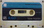 ORWO Kassette K60 VEB Chemiefaserwerk Premnitz / Gehäuse weiß / 4-fach Verschraubung / Druck oben blau - Mitte schwarz