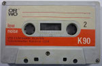 ORWO Kassette K90 weiß / mit Werksangabe Wolfen / Fenster groß / 6-fach Verschraubung / Aufkleber orangerot ORWO Logo schwarz links oben / mit low noise