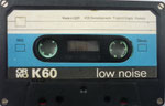 ORWO Kassette K60 VEB Chemiefaserwerk Premnitz / Gehäuse schwarz / 4-fach Verschraubung / mit RMS und Stereo Aufdruck / Spulkerne hellblau