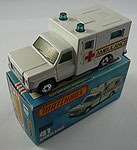 Matchbox 41C Chevrolet Ambulance / weiß / Aufkleber rotes Kreuz - Ambulance / Verglasung blau / Heckklappe weiß / Einrichtung grau