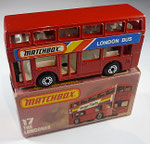 17C The Londoner Matchbox London Bus / rot / Bodenplatte Plaste gekörnt
