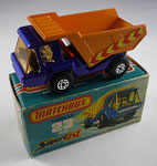 23B Atlas Truck blaumetallic-Kipper orange mit Aufkleber / Sitze silber / Scheiben hellgelb / Bodenplatte unbemalt