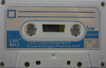 ORWO Kassette K60 weiß / Fenster groß / Aufkleber blau ORWO Logo weiß links unten / mit low noise / mit nachträglichen IEC-Aufkleber unten rechts 
