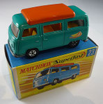 23A VW Camper blau / Einrichtung gelb / mit Segelaufkleber